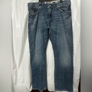 Ariat men’s low rise bootcut denim jeans. Size 36x32 loop lock